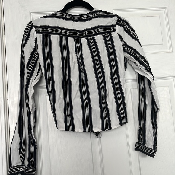 “Lulus Long sleeve button down shirt size small” - Picture 3 of 8